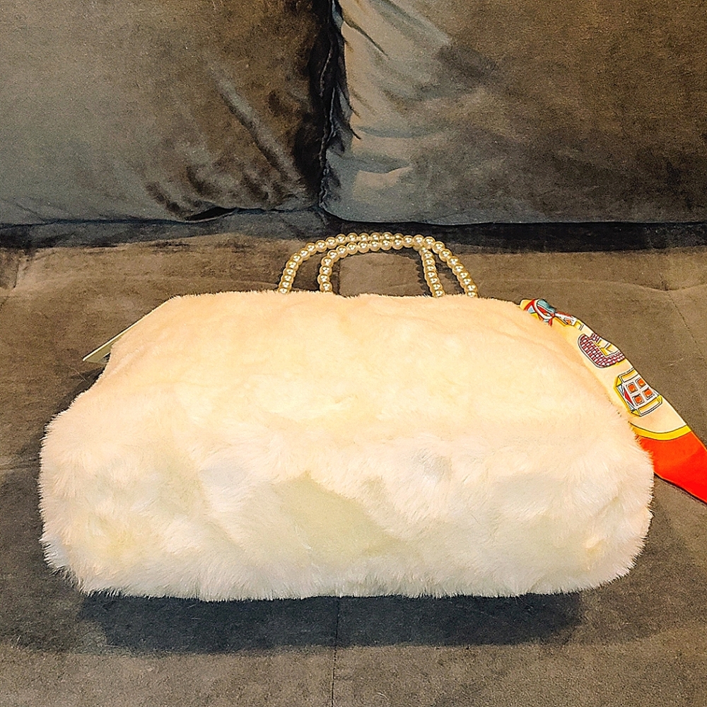 NWT LOUENHIDE KIKI MAISE VINTAGE WHITE FAUX FUR TOTE W/ FAUX PEARL HANDLES SCARF - Picture 7 of 12